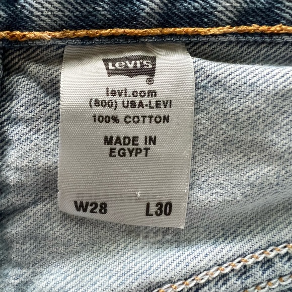 Vintage Levi Shorts - Picture 4 of 4